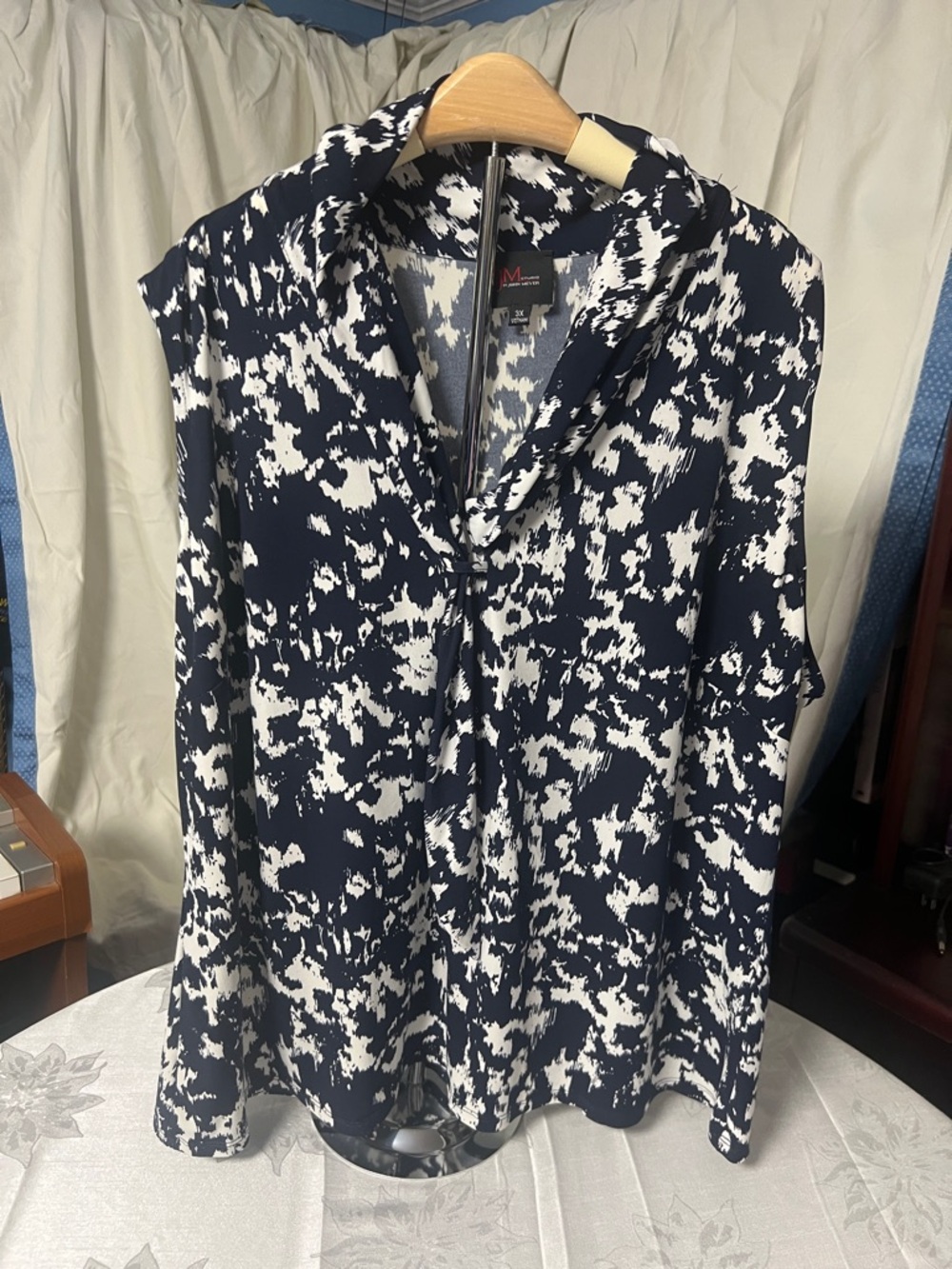 JM Studio by John Meyer 3X Navy and White Abstract Print Sleeveless Blouse